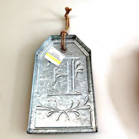 Ashland Rustic Farmhouse Metal Letter "E" Monogram Hanging Tag Decor Sign NWT - Picture 2 of 6